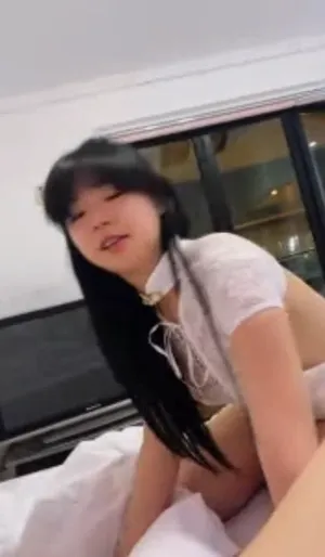 예리미 흰색 시스루 얼싸로 마무리 떡방
