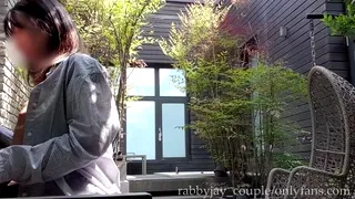 야외여서 더 흥분했는지 손만 집어넣어도 물이 줄줄줄