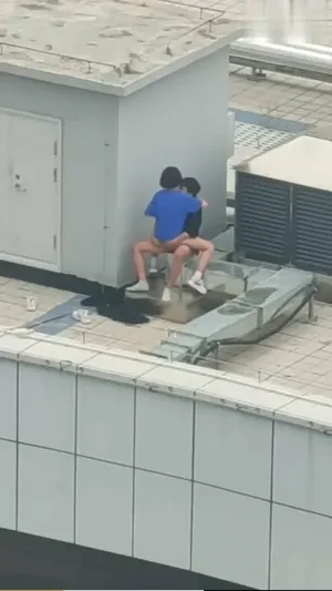점심시간 여친 옥상으로 불러내서 숏타임