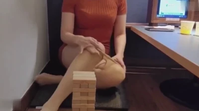 룸카페에서 친구랑 팬티까고 보지노출라방