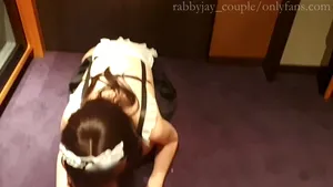 발부터 빨아주기 시작해 질싸로 끝나는 개걸레 메이드 서비스 rabbyjay_couple