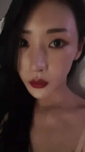 오빠~~ 내 원피스좀 벗겨줘~ 천천히~~